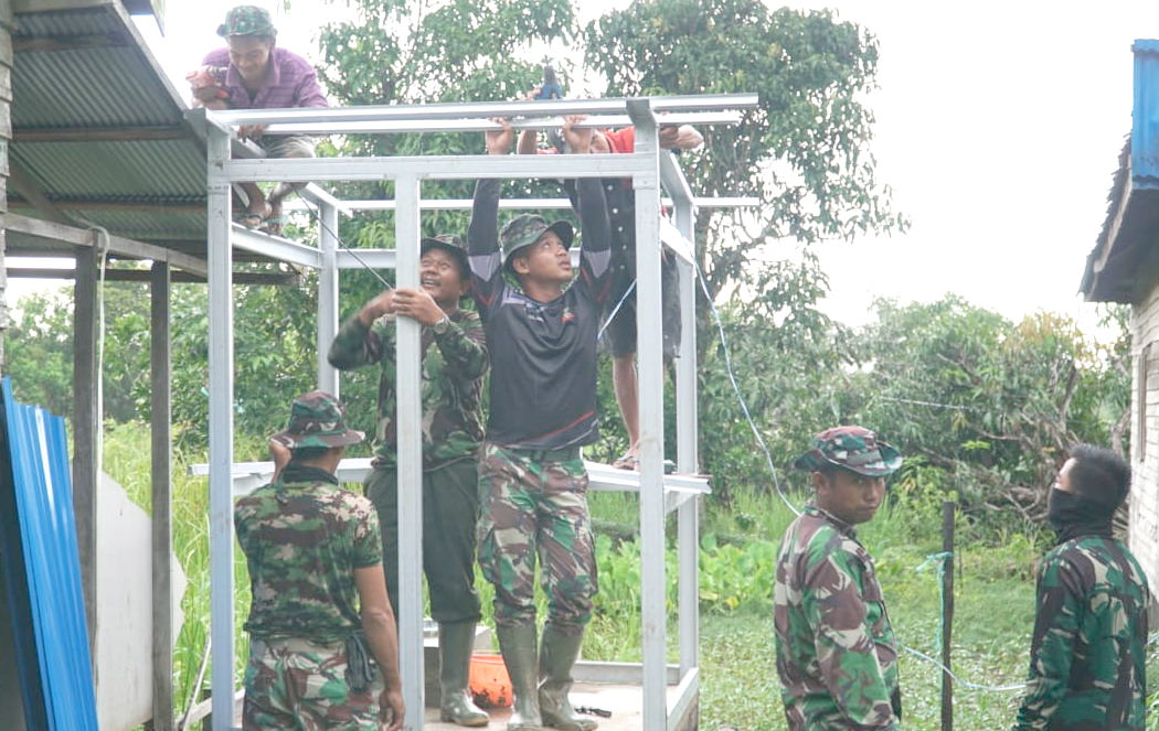 Satgas TMMD ke 110 Kodim 1011 Kuala Kapuas Bangun Jamban