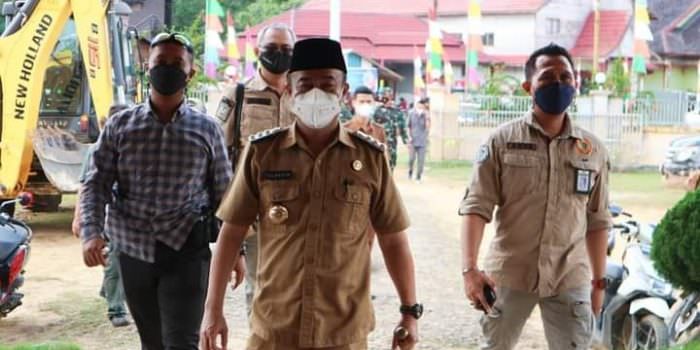 TURUN LAPANGAN: Bupati Seruyan Yulhaidir saat menghadiri kegiatan yang dilaksanakan di Kecamatan Seruyan Hulu, baru baru ini. (FOTO:YADI UNTUK KALTENG POS)TURUN LAPANGAN: Bupati Seruyan Yulhaidir saat menghadiri kegiatan yang dilaksanakan di Kecamatan Seruyan Hulu, baru baru ini. (FOTO:YADI UNTUK KALTENG POS)