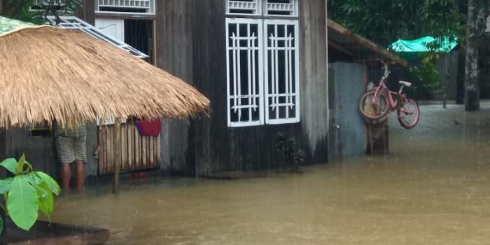 BANJIR PADA MUSIM KEMARAU: Dua desa di Kecamatan Arut Utara terendam banjir. (FOTO:BPBD UNTUK KALTENG POS )