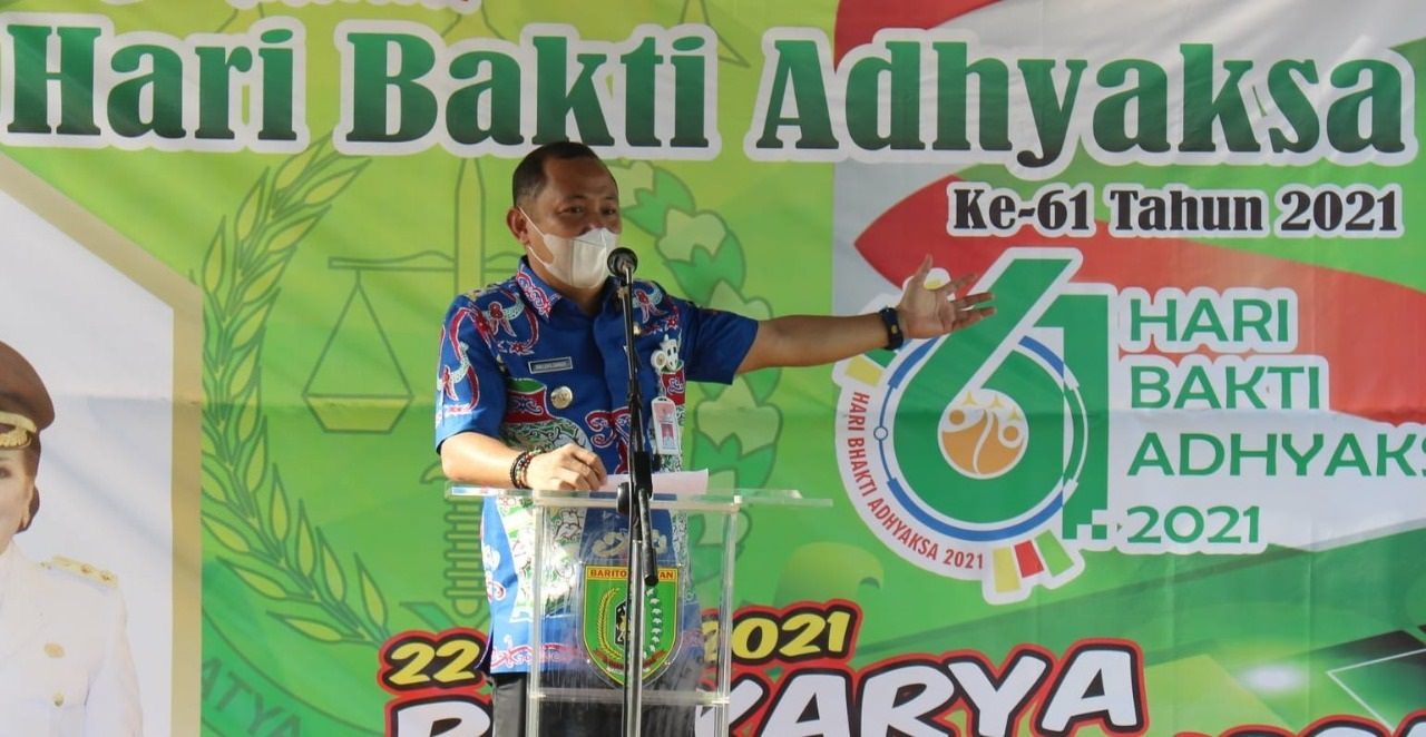 SAMBUTAN: Bupati Barito Selatan H Eddy Raya Samsuri ST saat memberikan sambutan pada HUT Adhyaksa, baru-baru ini. (FOTO: KOMINFO UNTUK KALTENG POS)