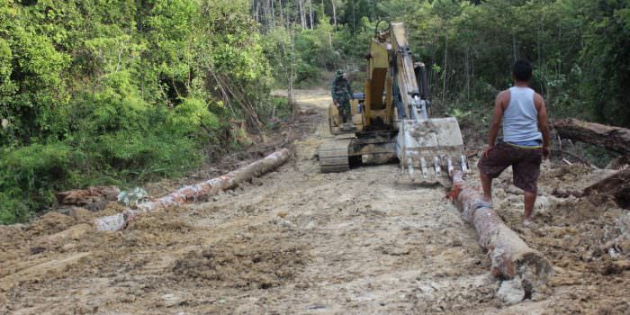 RAMPUNG: Jembatan penghubung antar desa di wilayah Kelurahan Kampuri, Kecamatan Mihing Raya, Gumas dalam proyek TMMD 112 berhasil mencapai 100 persen dalam waktu 2 hari kerja, kemarin. (FOTO: PENREM 102/Pjg)