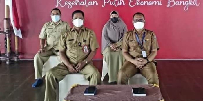 KEGIATAN VIRTUAL: Sekda Seruyan, Djainuddin Noor (kanan) mengikuti secara virtual acara Rapat Kerja Nasional Akuntansi dan Pelaporan Keuangan Pemerintah Tahun 2021, Selasa (14/9). (FOTO: YADI UNTUK KALTENG POS)