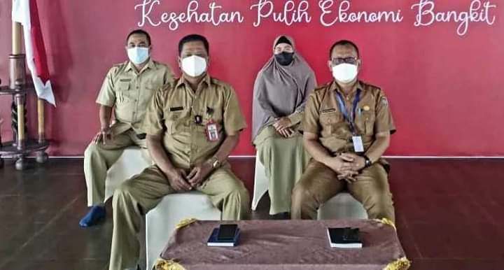 KEGIATAN VIRTUAL: Sekda Seruyan, Djainuddin Noor (kanan) mengikuti secara virtual acara Rapat Kerja Nasional Akuntansi dan Pelaporan Keuangan Pemerintah Tahun 2021, Selasa (14/9). (FOTO: YADI UNTUK KALTENG POS)