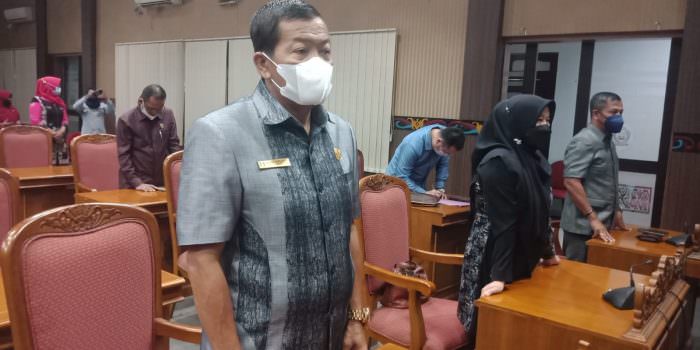 RAPAT PARIPURNA: Anggota DPRD Kabupaten Kotim Anang Kapilius saat menghadiri rapat paripurna, belum lama ini. (FOTO: BAHRI/KALTENGPOS)