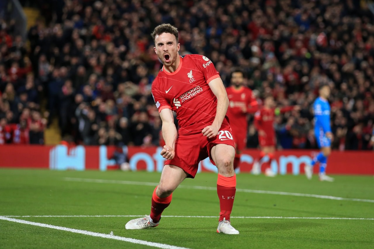 SELEBRASI : Penyerang Liverpool Diogo Jota merayakan golnya ke gawang Atletico Madrid dalam laga lanjutan Grup B Liga Champions di Stadion Anfield, Liverpool, Inggris, Kamis (4/11) dini hari WIB. (FOTO: LEE SMITH ACTION IMAGES/ANTARA/JAWAPOS.COM)