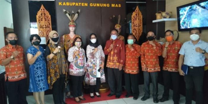 AUDIENSI: Anggota DPRD Kalteng Dapil 1 Kalteng saat melaksanakan audiensi di Dinas Kebudayaan dan Pariwisata (Disbudpar) Kabupaten Gunung Mas, belum lama ini. (FOTO: DPRD UNTUK KALTENG POS)