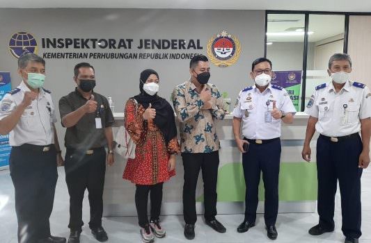 KUNJUNGAN: Ketua Komisi IV DPRD Kotim Muhammad Kurniawan Anwar (ketiga dari kanan) melakukan kunker ke Kementerian Perhubungan, Rabu (8/12). (FOTO: DPRD KOTIM UNTUK KALTENGPOS)