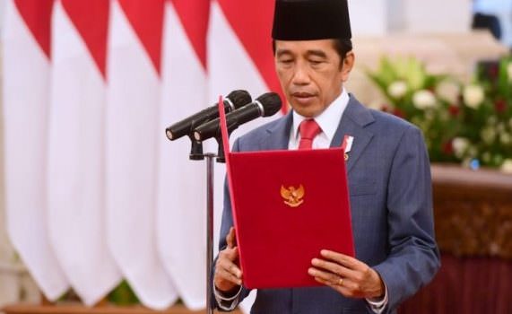 Presiden Joko Widodo (Jokowi) memperpanjang status kebencanaan pandemi Corona Virus Disease (COVID-19) di Tanah Air. (SETPRES)