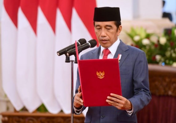 Presiden Joko Widodo (Jokowi) memperpanjang status kebencanaan pandemi Corona Virus Disease (COVID-19) di Tanah Air. (SETPRES)