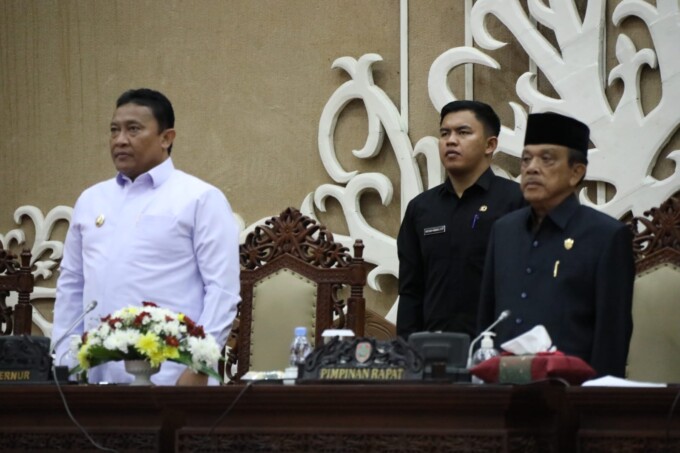 RAPUR: Wagub Kalteng H Edy Pratowo saat mengikuti rapur ke-6 masa persidangan II tahun sidang 2023 di ruang rapat paripurna DPRD Kalteng, Rabu (5/7).