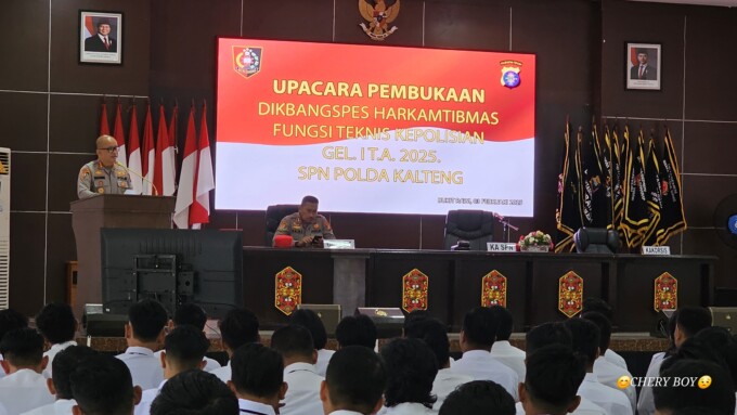 ARAHAN: Kepala SPN, Kombes Pol Dharmeshwara Hadi, memberikan arahan saat giat Dikbangspes Harkamtibmas bagi lima fungsi teknis kepolisian.