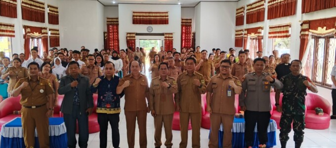 MUSRENBANG : Babinsa Koramil 1016-07 Tewah Serka Slamet Riyadi menghadiri musyawarah rencana pembangunan penyusunan RKPD di Aula Kantor Kecamatan Tewah, Kabupaten Gunung Mas, Senin (3/2).