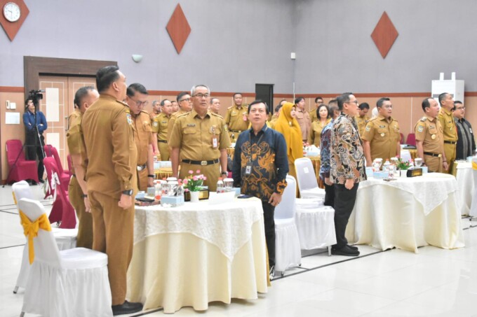 MENGHADIRI: Pj Sekda Kota Palangka Raya, Arbert Tombak menghadiri koordinasi persiapan penyerahan LKPD Unaudited Tahun 2024yang berlangsung di auditorium BPK RI Perwakilan Kalteng, Jalan Yos Sudarso, Selasa (18/2).