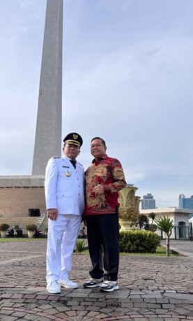 SINERGI: Wakil Ketua I DPRD Kabupaten Kapuas, Yohanes bersama Bupati Kapuas HM Wiyatno usai pelantikan.