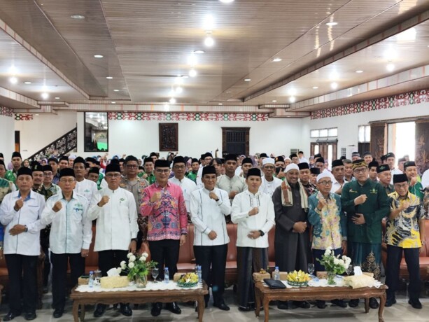 MENGHADIRI: Wali Kota Palangka Raya, Fairid Naparin diwakili Plt Asisten Pemerintahan dan Kesejahteraan Rakyat, Mahdi Suryanto membuka Konfercab VII NU Kota Palangka Raya yang digelar di Rumah Jabatan Wali Kota, Sabtu (22/2).