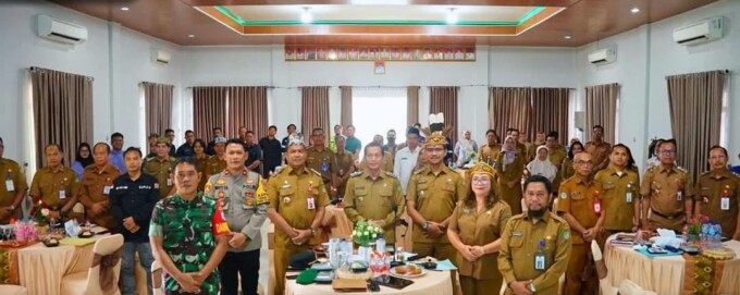 MUSYAWARAH: Pembukaan Musrenbang RKPD tingkat Kecamatan Teweh Tengah di Aula Kecamatan Teweh Tengah, Senin (24/2).