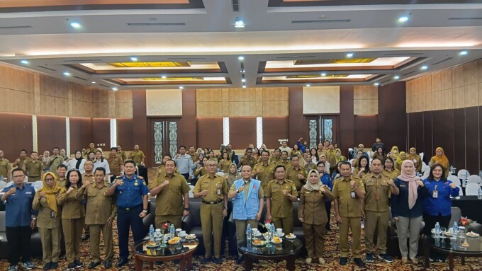 SOSIALISASI: Pj Sekda Kota Palangka Raya, Arbert Tombak membuka sosialisasi disiplin, manajemen talenta, serta penghargaan terhadap upaya antikorupsi dan gratifikasi bagi ASN lingkup Pemko Palangka Raya, di Swiss Bel Hotel Danum, Selasa (25/2).