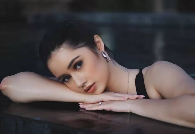 Inilah Sosok Vika Kolesnaya, Model Asal Belarus Kepincut Billy Syahputra