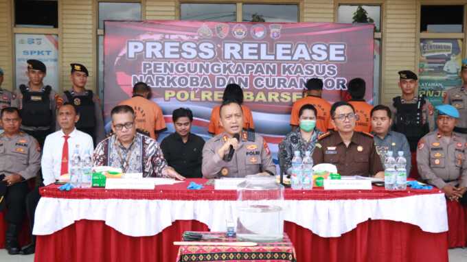 Kapolres Barito Selatan AKBP Jecson R. Hutapea saat konferensi pers pengungkapan kasus narkoba dan curanmor, Kamis (22/5/2025).