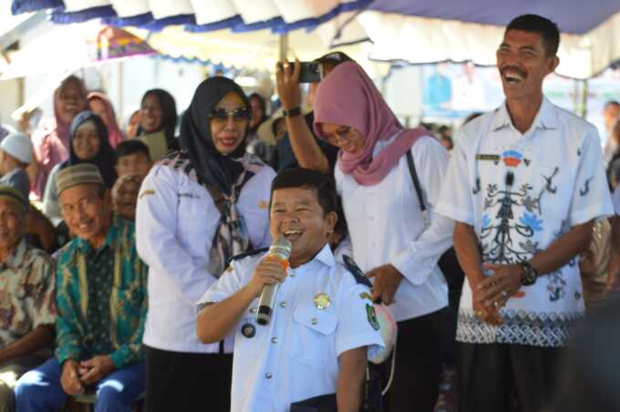 Kepala Desa Palampai Ahmad Bajuri, kades viral