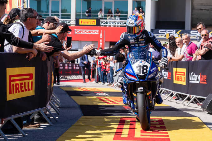 Arai Agaska meraih podium 3 race 1 seri 1 FIM R3 BLU CRU World Cup 2025 di sirkuit Portimao Portugal (3)