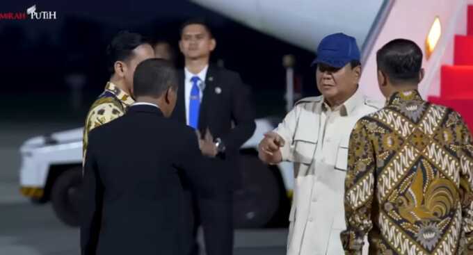Presiden Prabowo Subianto tidak menyalami Menteri Energi dan Sumber Daya Mineral (ESDM) saat hendak bertandang ke Singapura