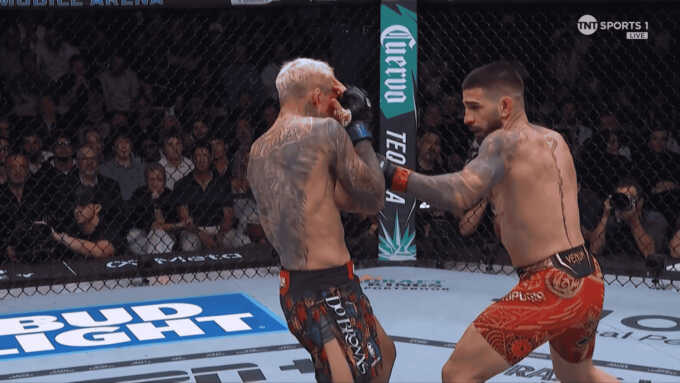 Ilia Topuria Tumbangkan Oliveira di Ronde Pertama, Rebut Gelar Juara Lightweight UFC