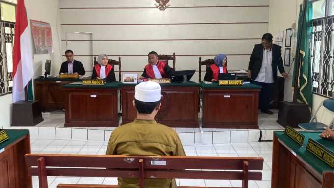 Proses persidangan pemilik toko Mama Khas Banjar.