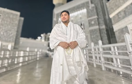 Momen Ivan Gunawan saat melaksanakan ibadah haji & umroh