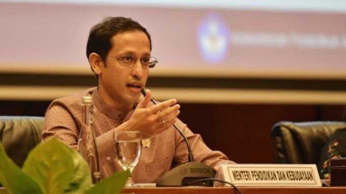 Nadiem Makarim diperiksa KPK terkait dugaan korupsi pengadaan laptop.
