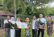 Penyerahan hewan kurban dari Bank Kalteng kepada Kalteng Pos dalam rangka menyabut Iduladha.
