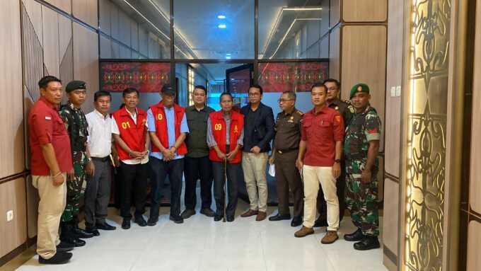 Tiga tersangka korupsi IUP tambang Barito Utara diamankan Kejati Kalteng. Kasus ini segera dilimpahkan ke pengadilan tipikor Palangka Raya.