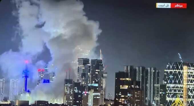 Iran melakukan serangan balik ke Israel dengan membombardir Tel Aviv.