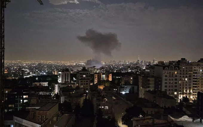 Israel melancarkan serangan ke Iran.