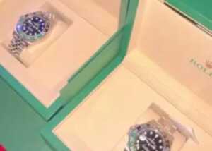 Penampakan hadiah jam tangan mewah dari Presiden Prabowo kepada Timnas Indonesia. (Foto: Instagram/@justinhubner5)