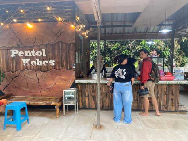 Pentol Kobes Sampit