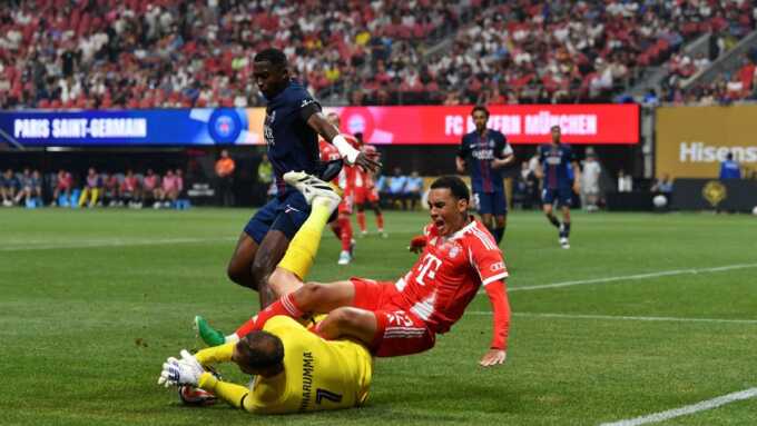Tabrakan Jamal Musiala (Bayern Munchen) dan Donnarumma (PSG)