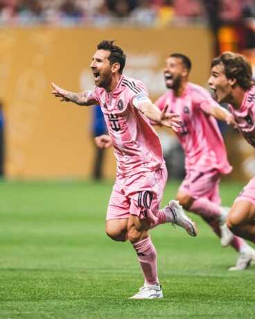 Selebrasi Lionel Messi dan rekan setim