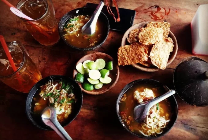Soto Bathok Mbah Marto adalah warung makan kuliner khas Jogja yang cukup terkenal dan wajib dikunjungi oleh wisatawan (visitingjogja.jogjaprov.go.id)