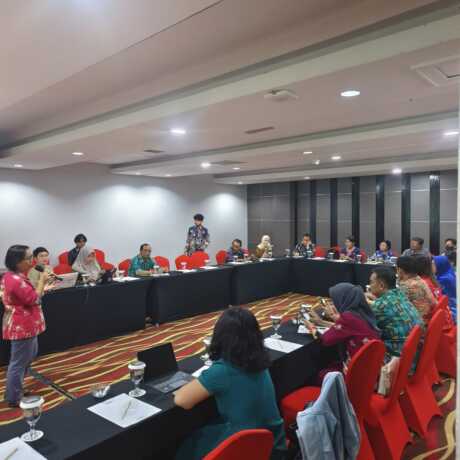 FGD: Tim peneliti gabungan dari UPR dan UNM menggelar FGD bertema “Transformasi Digital dalam Pertanian: Aplikasi untuk Meningkatkan Kesejahteraan Petani di Kalimantan Tengah” di Hotel Neo Palma, Kamis (3/7). (ROHAN/ KALTENG POS)