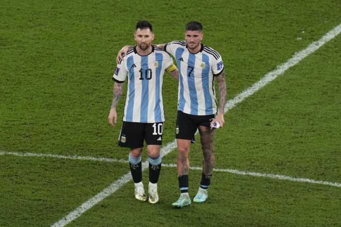 Messi dan de Paul saat membela Timnas Argentina